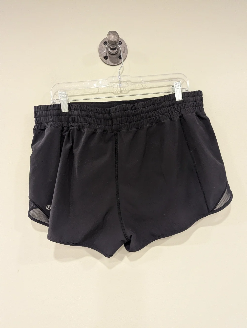 Lululemon Hotty Hot High Rise Lined Shorts 2.5" Inseam In Black Size 14 - Picture 2 of 5